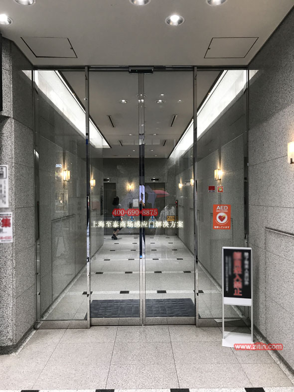 Glass sensor door for premium mall boutique